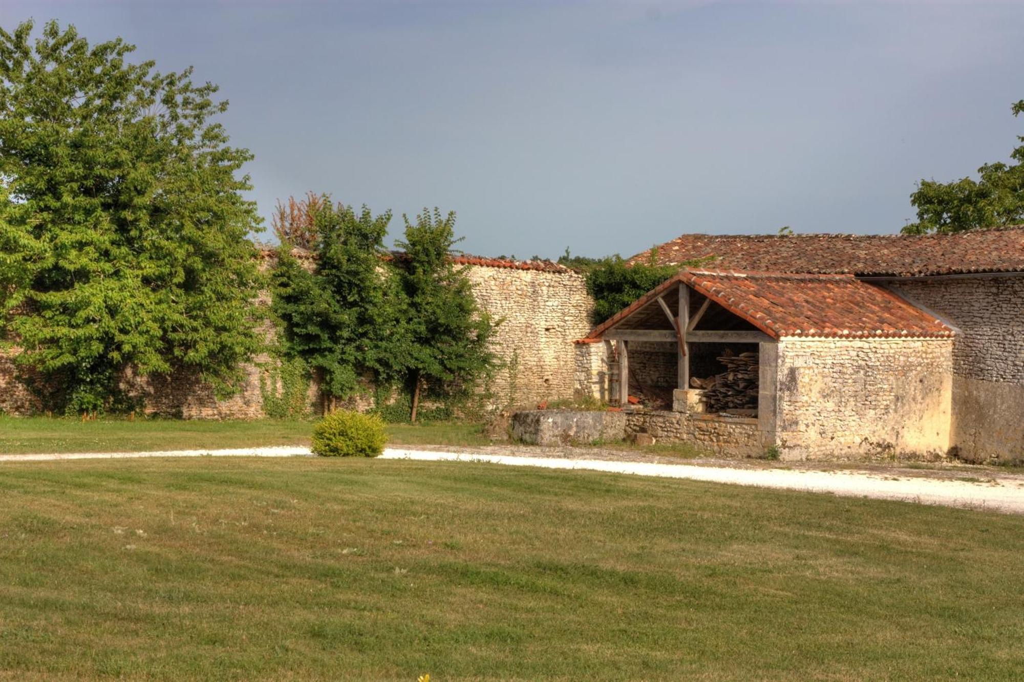 Chambres D'Hotes Logis De L'Astree Saint-Bris-des-Bois Zimmer foto